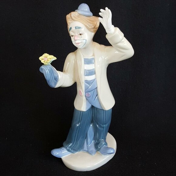 Vintage Porcelana De Cuernavaca Magician Clown Porcelain Figurine Flower 1993 - Picture 1 of 6